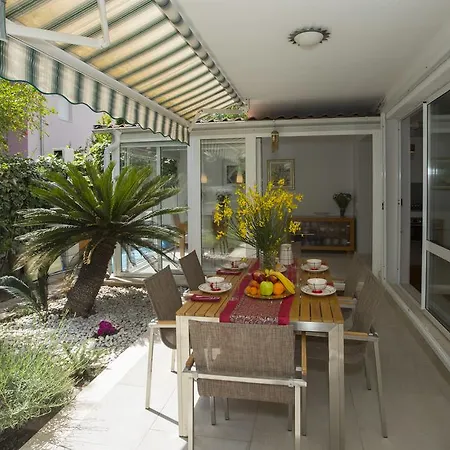 Deluxe Lea With Large Garden Apartment *
