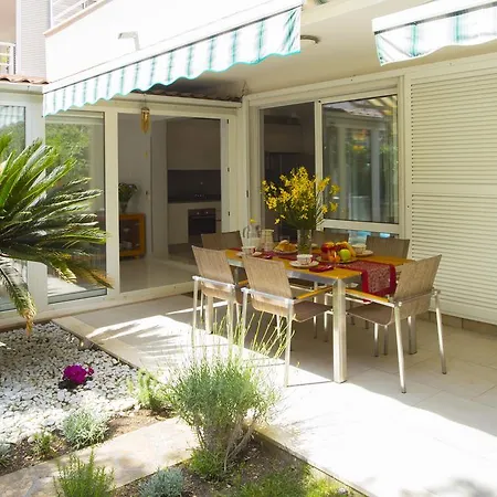 Deluxe Lea With Large Garden Apartment Split
