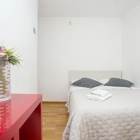 Apartment Deluxe Lea With Large Garden