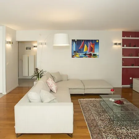 Апартаменты Deluxe Lea With Large Garden