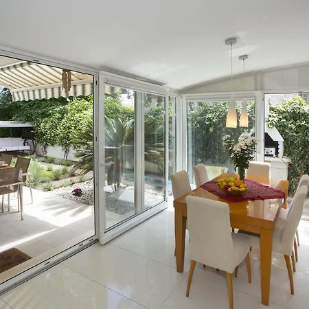 Deluxe Lea With Large Garden