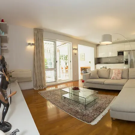 Deluxe Lea With Large Garden