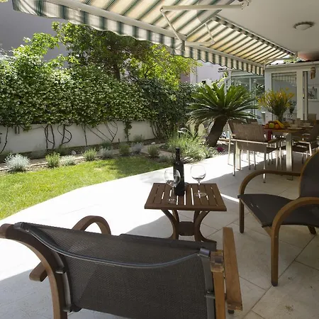 Deluxe Lea With Large Garden Daire